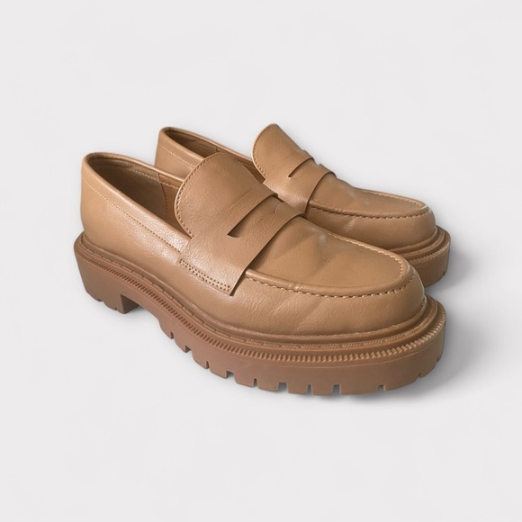 American Eagle Tan Lug Loafer with Chunky Platform Heel. - Picture 3 of 6